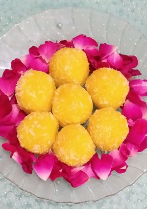A picture of Coconut Balls.