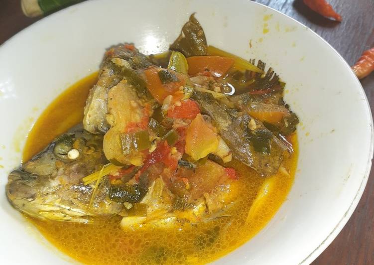 Ikan kuah bumbu kuning