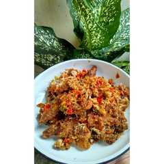 A picture of Ayam geprek.