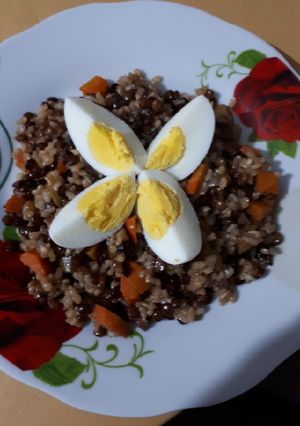 Una foto de Arroz yamaní con lentejas y verduras