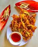 Hoa chuối lấy từ bắp chuối đem lăn bột chiên giòn