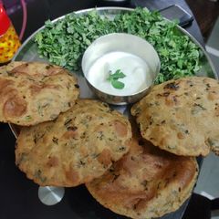 A picture of Juwar atta and methi green garlic puri.