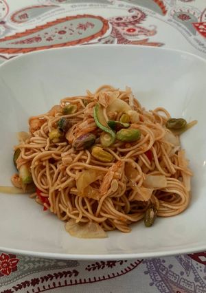Una foto de Fideos de arroz con verduras
