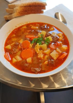 Gulyás 😋 recept fotója