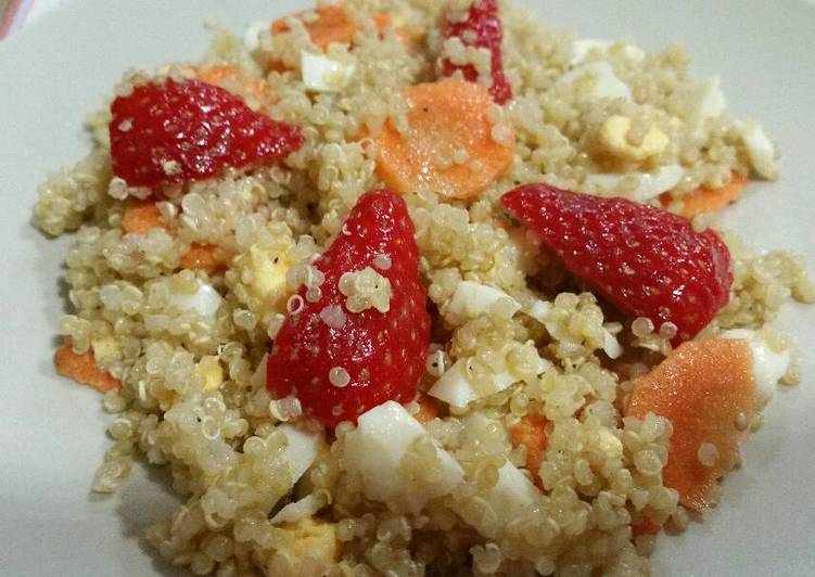 Ensalada de quinoa y fresas