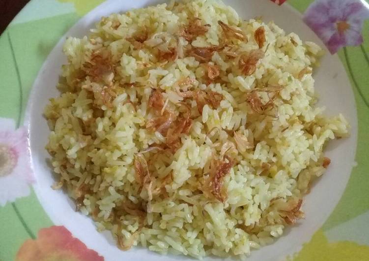 Resep Nasi goreng &#34;kocir&#34; (koneng cikur) sederhana Anti Gagal