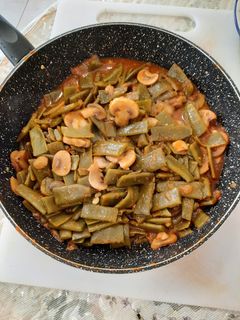 Una foto de Judías verdes con champiñones al vino tinto