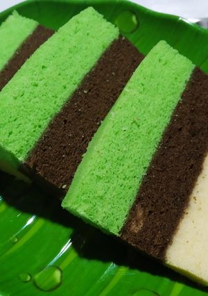 Foto resep Bolu kukus lapis 3 rasa (pandan, black forest, vanilla)