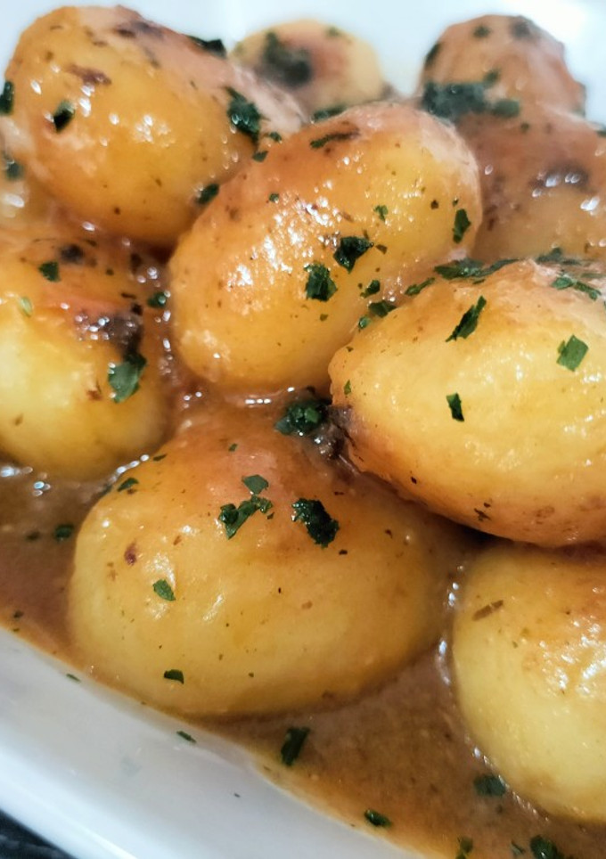 Una foto de Patatas a la mantequilla con salsa de verduras