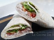 Una foto de wraps con queso crema lechuga