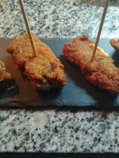 Una foto de Mini pincho de cachopo