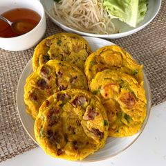 A picture of Vietnamese Pancakes (Bánh Xèo).