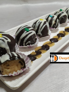 पीनट बटर चाॅकलेट ट्रफल्स विथ होममेड पीनट बटर (peanut butter chocolate truffles recipe in marathi) रेसिपी चे मुख्य फोटो