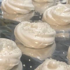 A picture of Merengue Cookies [no cream of tartar].