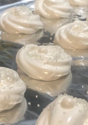A picture of Merengue Cookies [no cream of tartar].