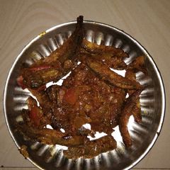 A picture of Tomato tudi fish fry.