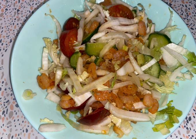 Салат с креветками и авокадо