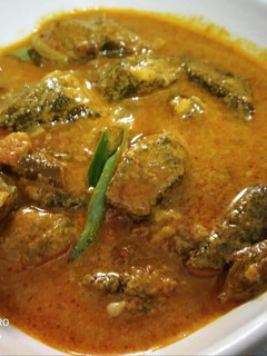 A picture of Vendakka mappas/ (Bhindi/lady's finger cooked in coconut milk).