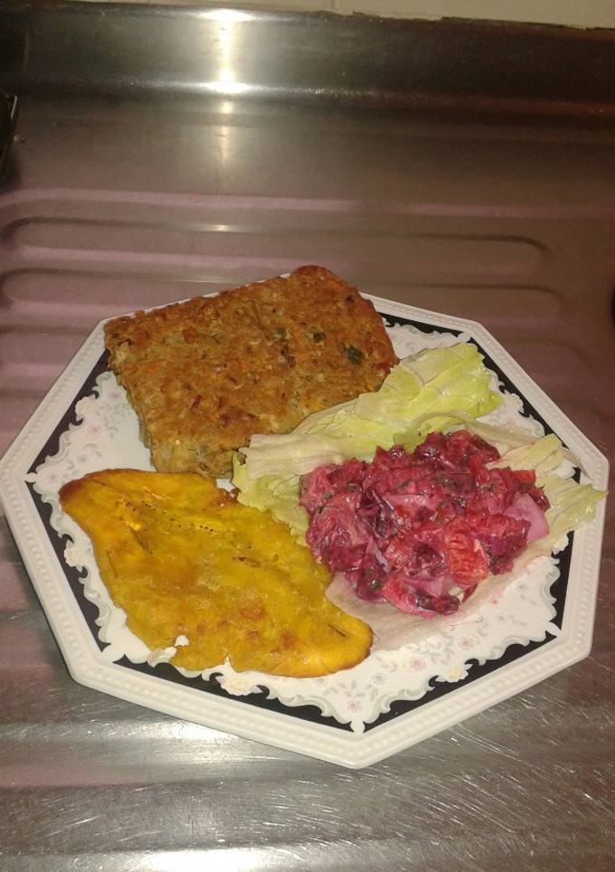 Una foto de Torta de pescado seco con berenjena a la juliana