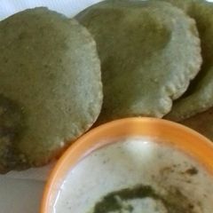 A picture of Coriander leaves poori with pudina curd.