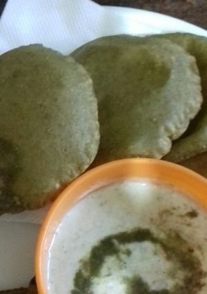 A picture of Coriander leaves poori with pudina curd.