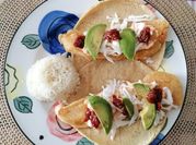 Una foto de pescado con paprika frito