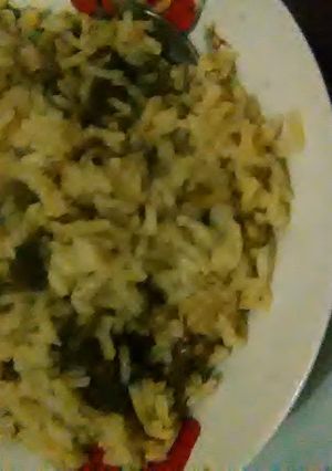 A picture of Rice fried with kales.