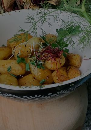 Une photo de Pomme de terre grenaille🍀🥬 saveur d’été 🧄🫒🥔