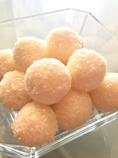 Una foto de Bolitas de coco 🍬