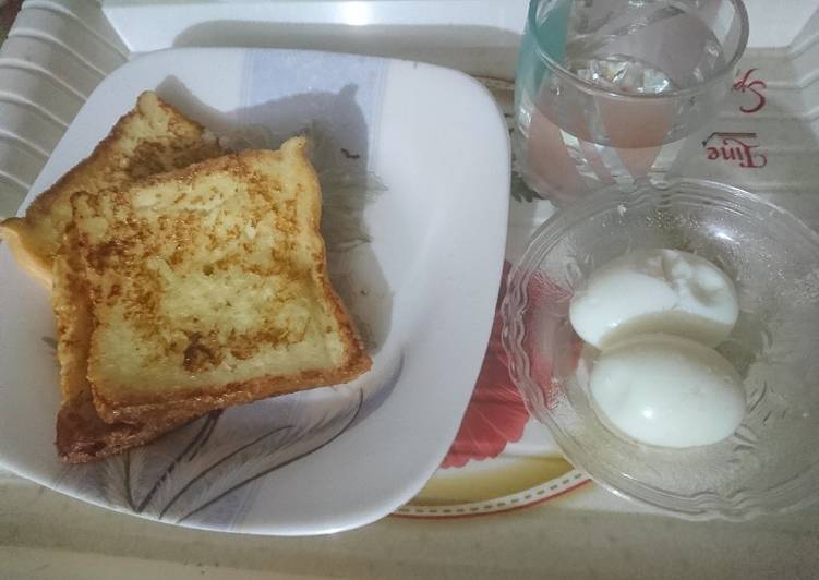 Boil egg and French toast. Breakfast