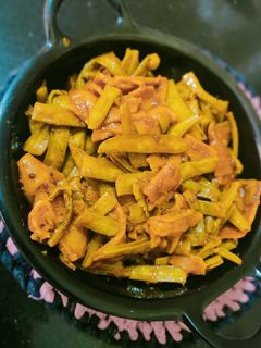 ગુવાર ઢોકળી નું શાક (Guvar Dhokli Shak Recipe In Gujarati) રેસીપી મુખ્ય ફોટો