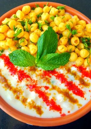 A picture of Boondi raita.