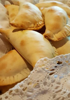 Una foto de Empanadas de verdura, atún y queso. Económicas!