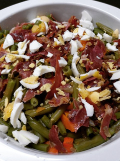 Una foto de Judías verdes con jamón y huevo