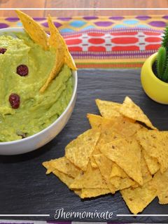 Una foto de Guacamole con mango y arándanos rojos con Thermomix