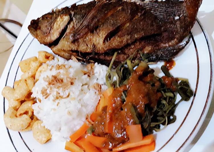 Bagaimana meracik Mujaer goreng kering,lalapan sambal kacang yang praktis