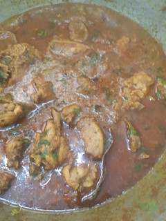 देशी चिकन करी (desi chicken curry recipe in Hindi) रेसिपी मुख्य फोटो