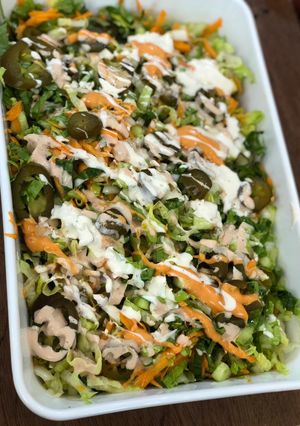 صورة لوصفة سلطة الخضار بصوص الرانش🥗