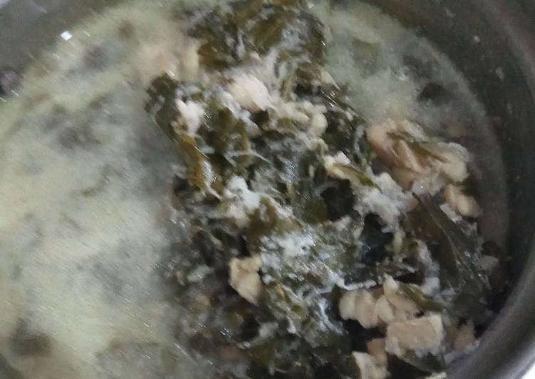 Daun singkong masak bobor