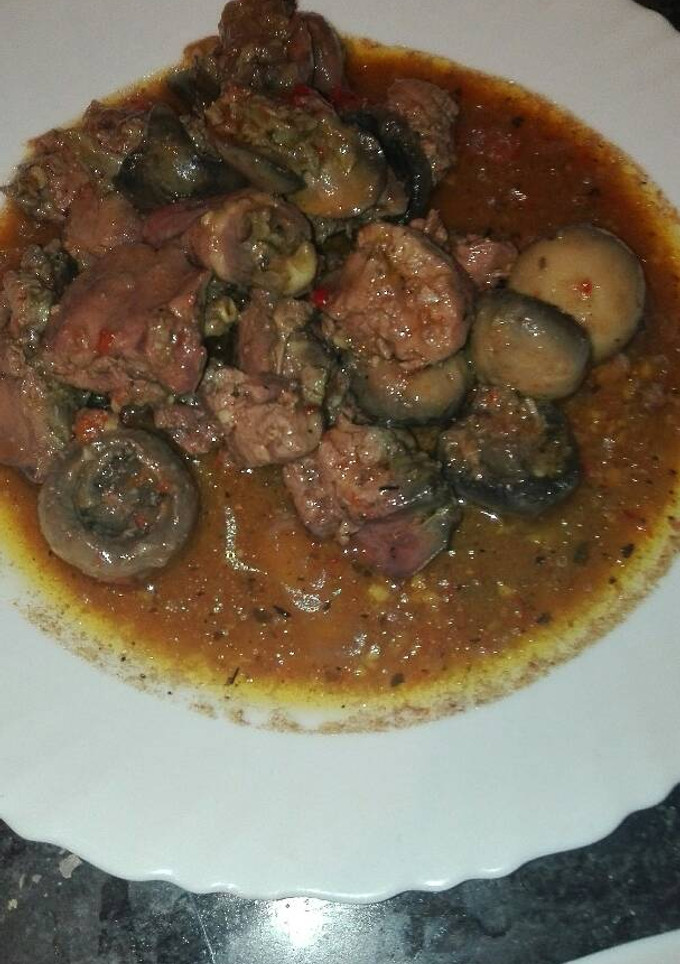 Una foto de Higadito de pollo con champiñones en la olla GM g