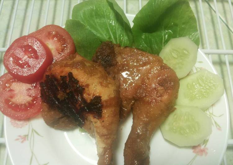 Ammazza! 35+  Fatti su  Cara Membuat Aneka Ayam Bakar Khas Arab! Tuang bumbu pada ayam lalu aduk rata.