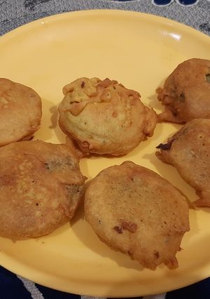 A picture of Aloo Bade.