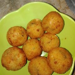 A picture of Potato cheese balls.