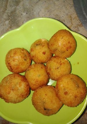 A picture of Potato cheese balls.