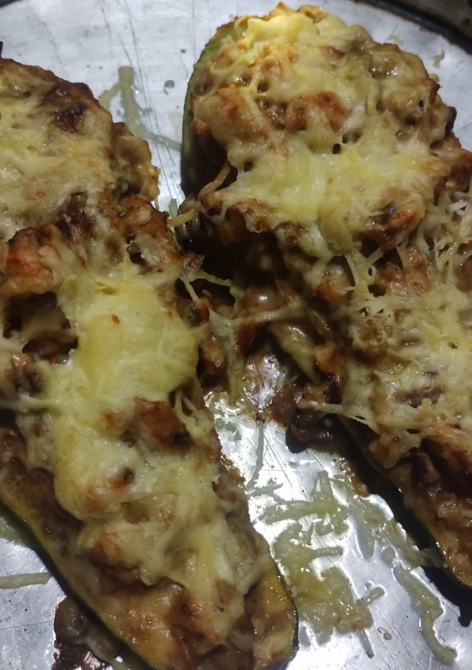 Una foto de Zucchinni relleno (pollo, Roquefort y champiñones)