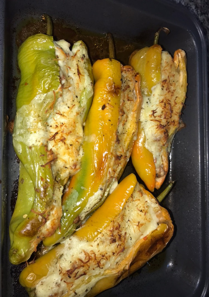 Una foto de Pimientos gratinados, rellenos de cerdo