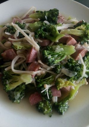 Foto resep Tumis brokoli dan jamur enoki