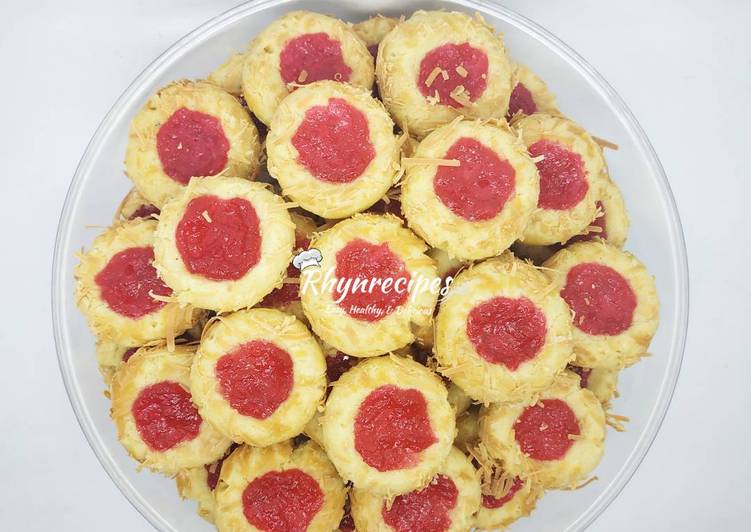Resep Strawberry Cheese Thumbprint Cookies, Enak Banget