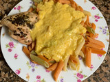 Fideos con salsa huancaína y pollo al horno