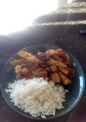Una foto de Wok de papas